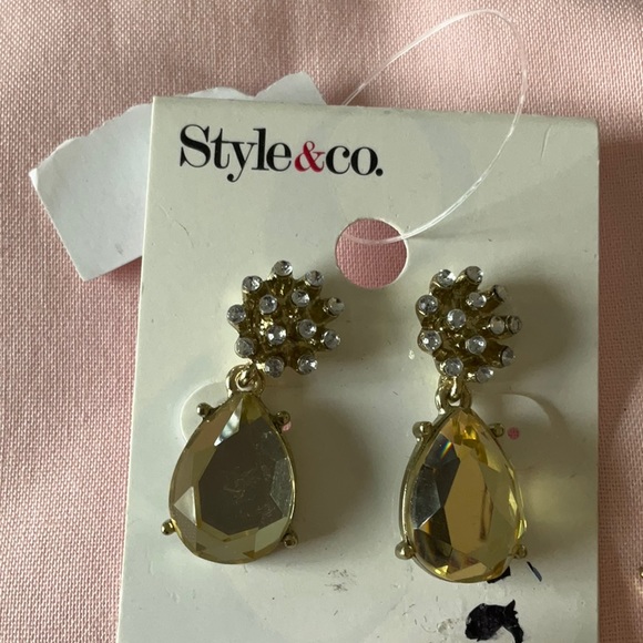 Silverfox Costume Jewelry Earrings, 6 Pair Assorted Designs, Beautiful 🔥❤️💙💙 - Picture 6 of 7